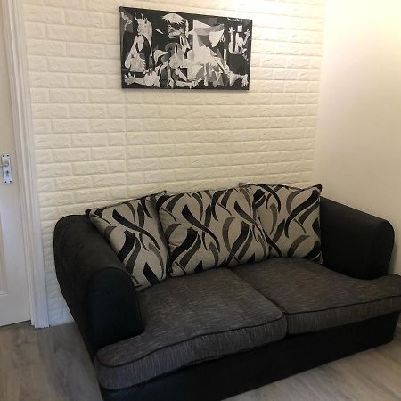 Double Room With Private Bathroom In A 2-Bedrooms House Лондон Екстер'єр фото