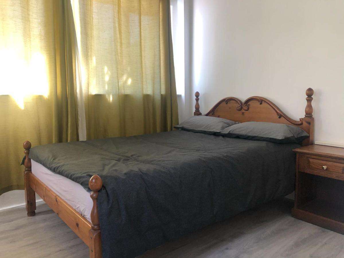 Double Room With Private Bathroom In A 2-Bedrooms House Лондон Екстер'єр фото